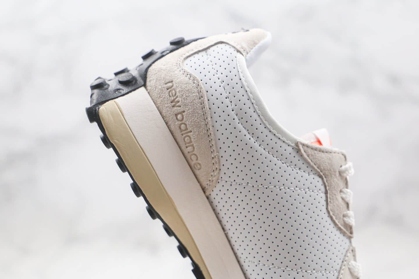 新百伦New Balance 327纯原版本复古慢跑鞋NB327白黑色原楦头纸板打造 货号:MS327CBC