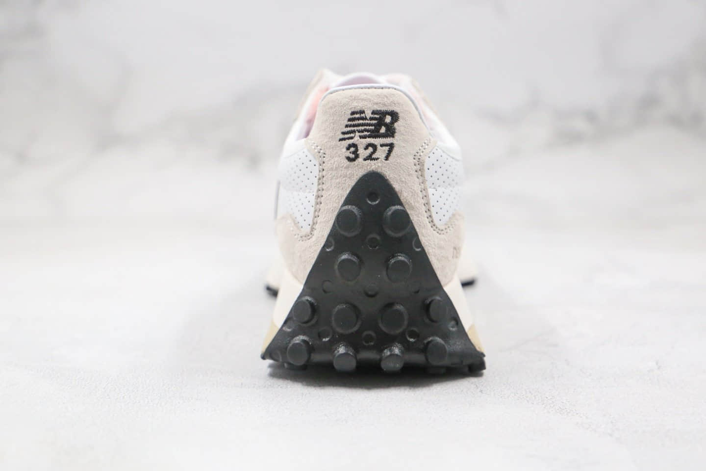 新百伦New Balance 327纯原版本复古慢跑鞋NB327白黑色原楦头纸板打造 货号:MS327CBC
