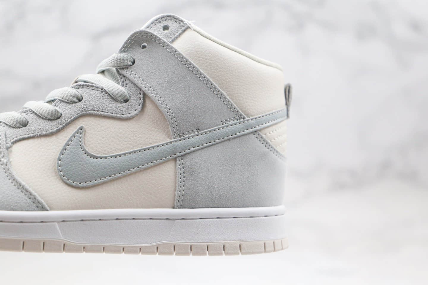 耐克Nike SB Dunk High纯原版本高帮SB休闲板鞋米白灰色内置气垫 货号：BQ6826-101
