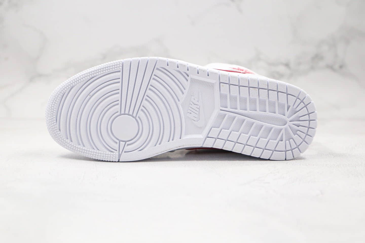 乔丹Air Jordan 1 Mid SE V G-Dragon纯原版本中帮AJ1权志龙同款白红色篮球鞋正确鞋楦开模 货号:BQ6472-106