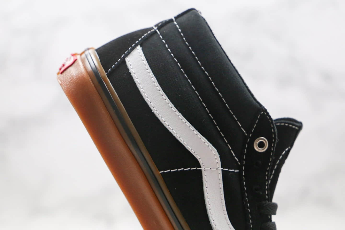 万斯Vans SK8-Mid公司级版本中帮硫化板鞋黑生胶原纸版楦型打造 货号:VN0A36ENMV58