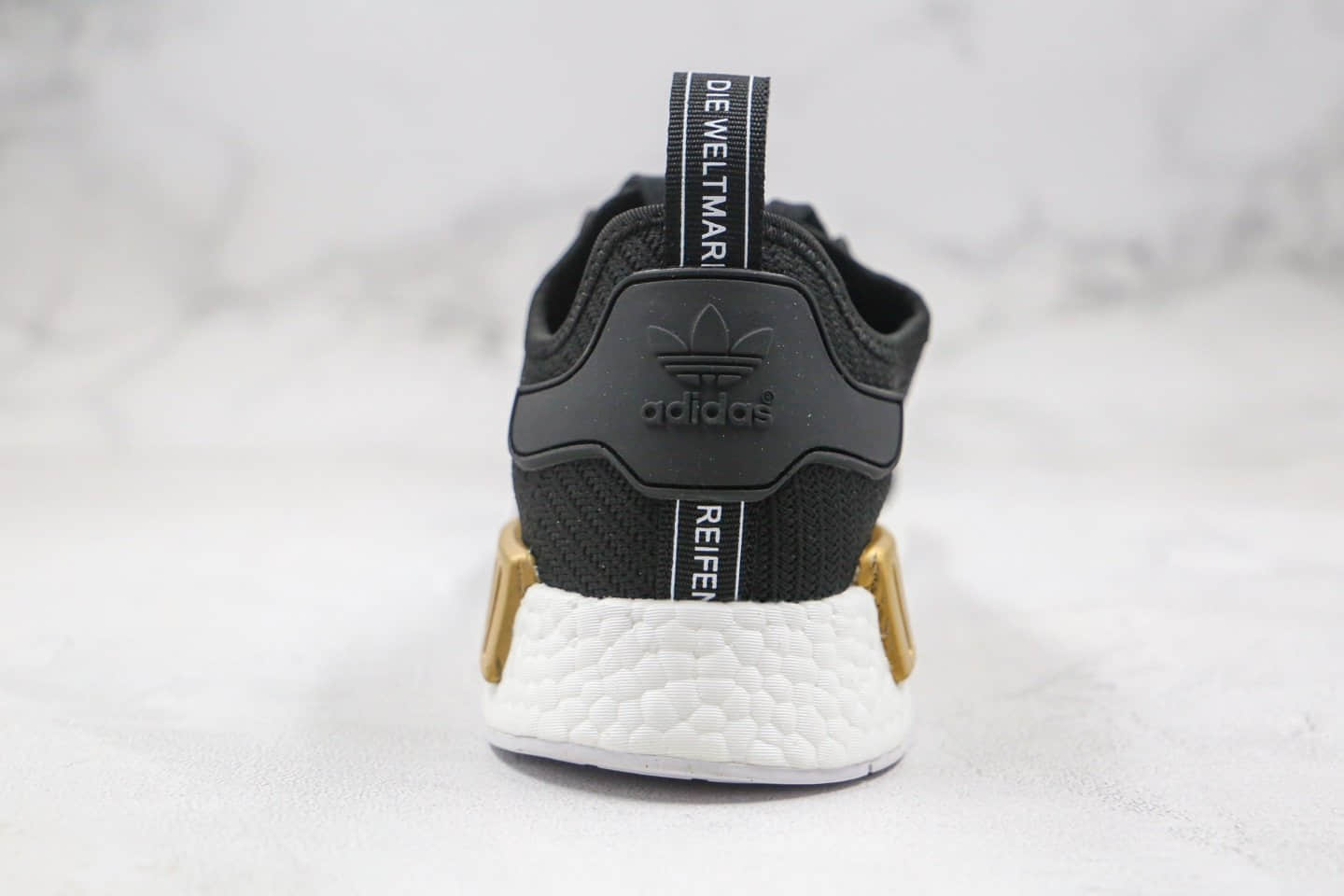阿迪达斯Adidas NMD R1 Primeknit Triple Black纯原版本爆米花跑鞋NMD R1黑金色内置原厂巴斯夫大底 货号:EG6702