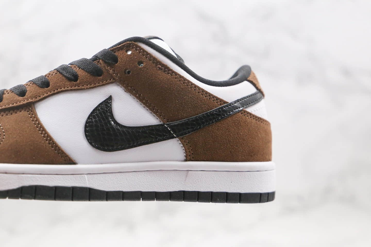 耐克Nike SB Dunk Low SP Trail End Brown纯原版本低帮SB DUNK棕白色蛇纹板鞋内置后跟Zoom气垫 货号：304292-102