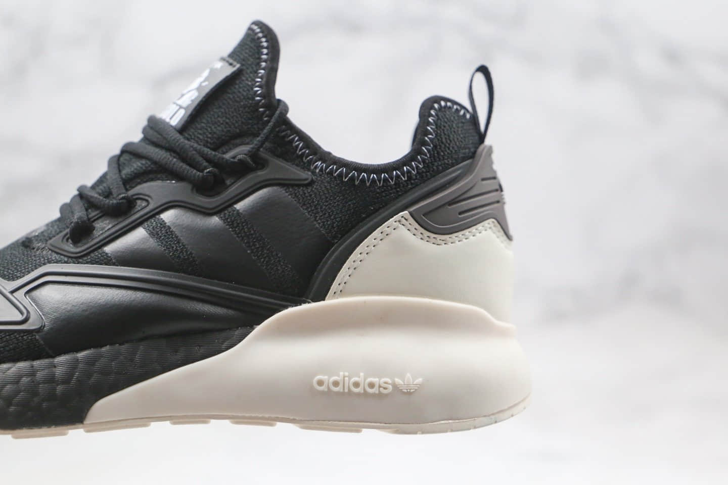 阿迪达斯Adidas Originals ZX 2K Boost纯原版本三叶草ZX 2K爆米花跑鞋白黑色人像配色原楦头纸板打造 货号:FX9113