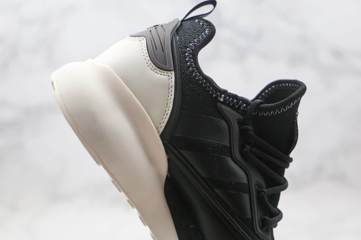 阿迪达斯Adidas Originals ZX 2K Boost纯原版本三叶草ZX 2K爆米花跑鞋白黑色人像配色原楦头纸板打造 货号:FX9113