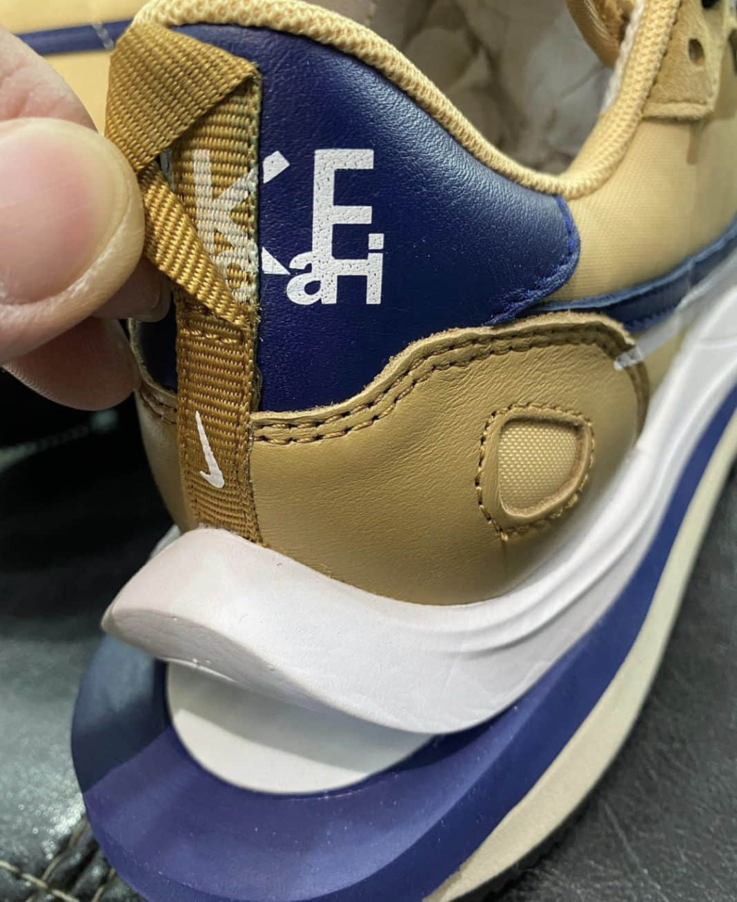 复古高街风!Sacai x Nike VaporWaffle “Sesame”实物有点诱人!