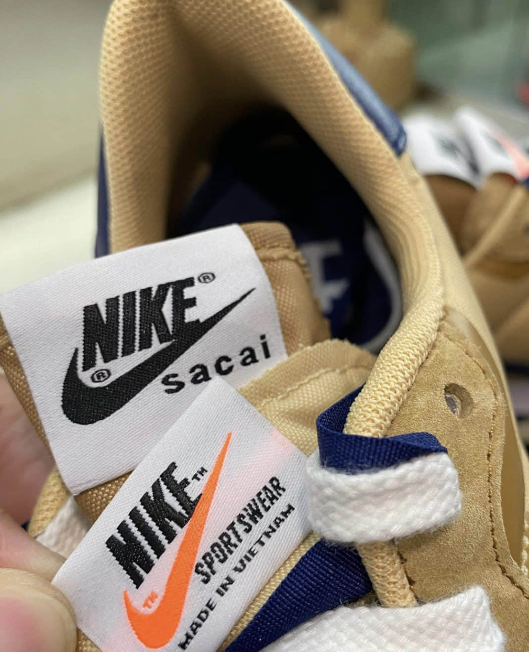 复古高街风!Sacai x Nike VaporWaffle “Sesame”实物有点诱人!