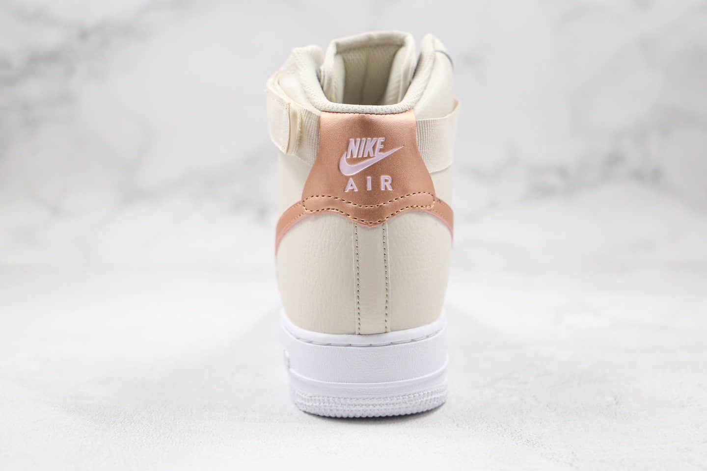 耐克Nike Air Force 1 Swoosh纯原版本高帮空军一号米白黑红色板鞋原鞋开模一比一打造 货号：DB5080-100