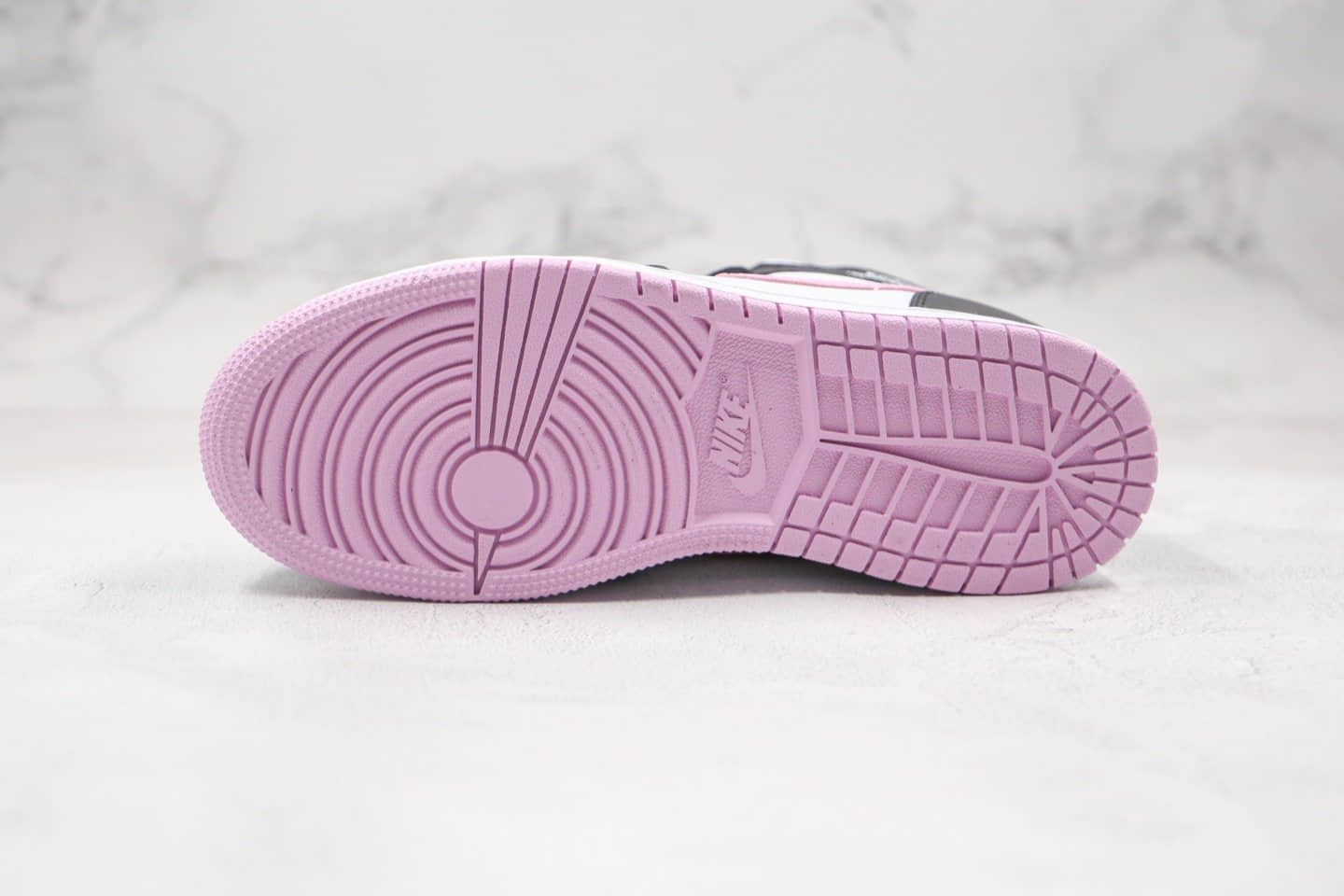 乔丹Air Jordan 1 Mid GS纯原版本中帮AJ1粉白熊猫内置气垫原盒原标 货号:555112-103