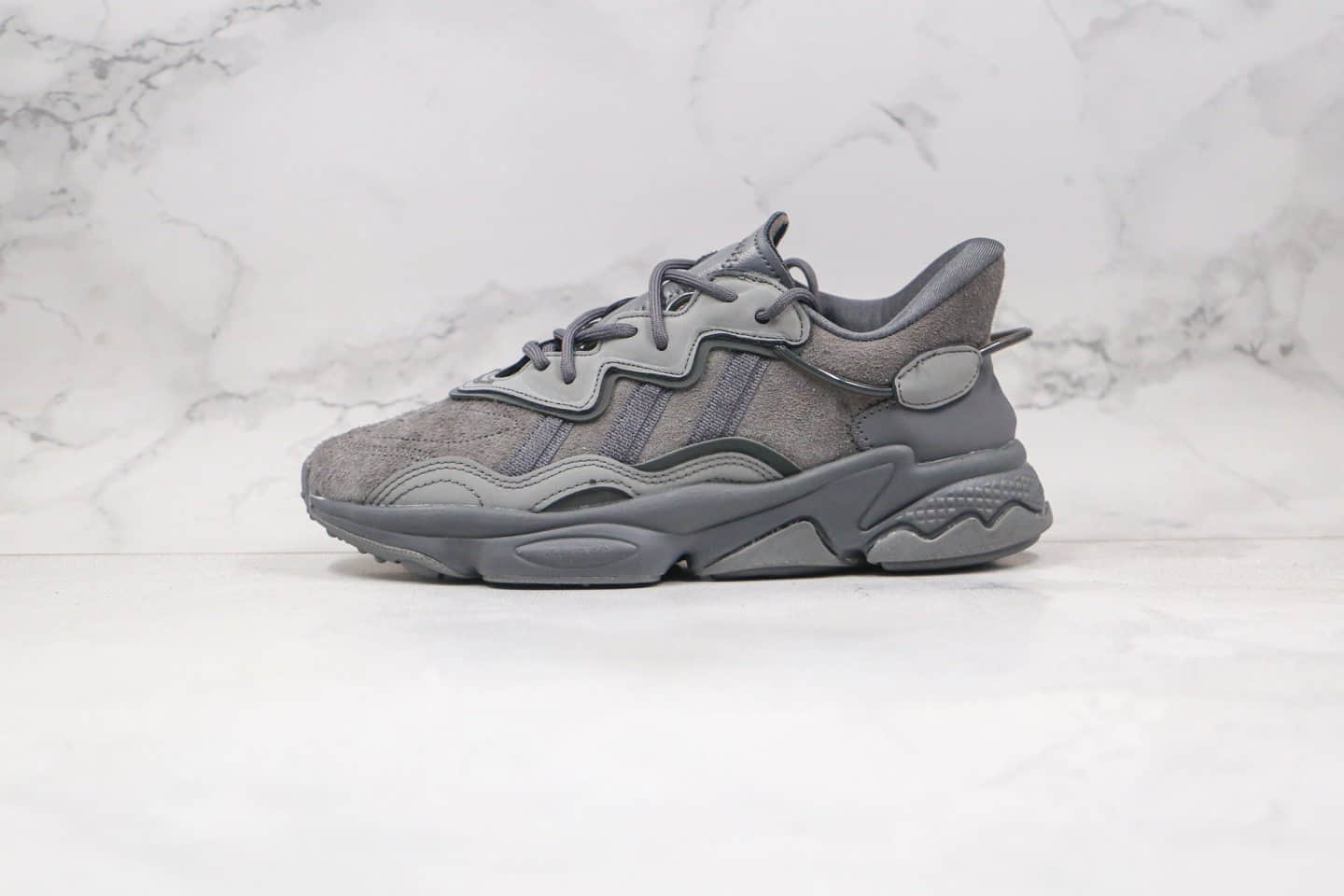 阿迪达斯adidas Originals Ozweego公司级版本简版椰子水管老爹鞋深灰色原纸版开发 货号：EG0547