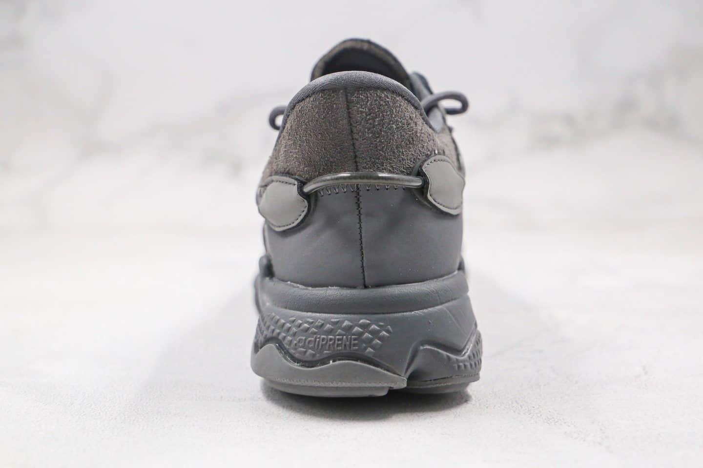 阿迪达斯adidas Originals Ozweego公司级版本简版椰子水管老爹鞋深灰色原纸版开发 货号：EG0547