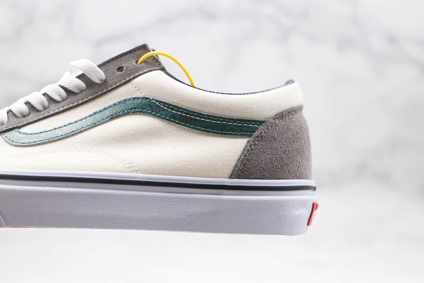 万斯Vans Old Skool纯原版本低帮白灰绿色鸳鸯硫化麂皮板鞋原盒原标 货号:VN0A4BV51lB