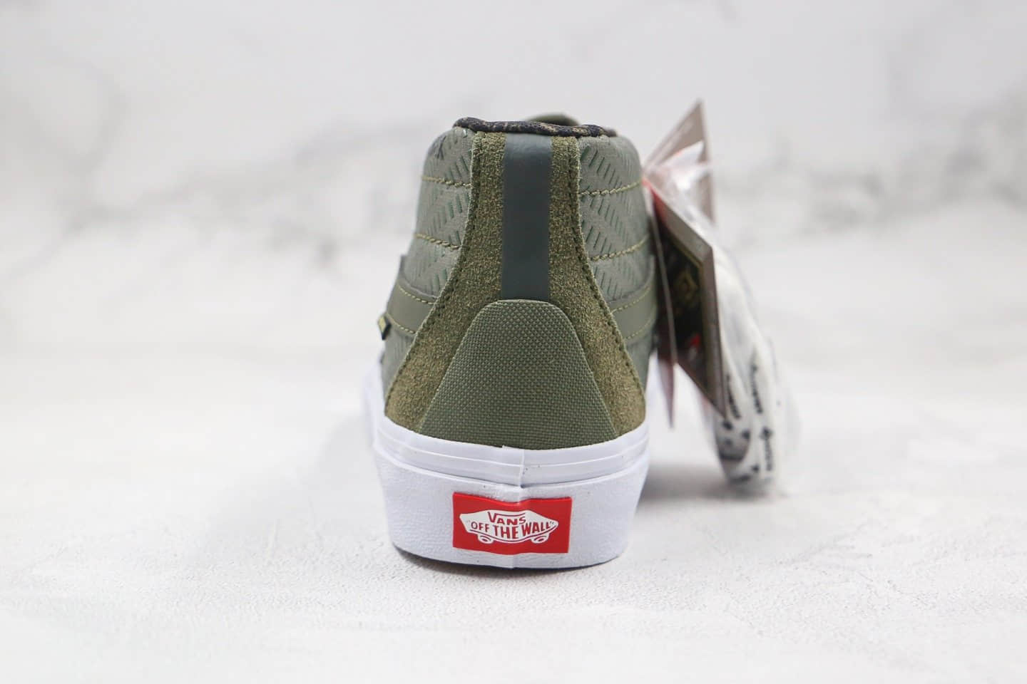 万斯Vans Sk8-Mid GORE-TEX公司级版本中帮机能板鞋军绿色原鞋开模 货号：VN044VJE24U