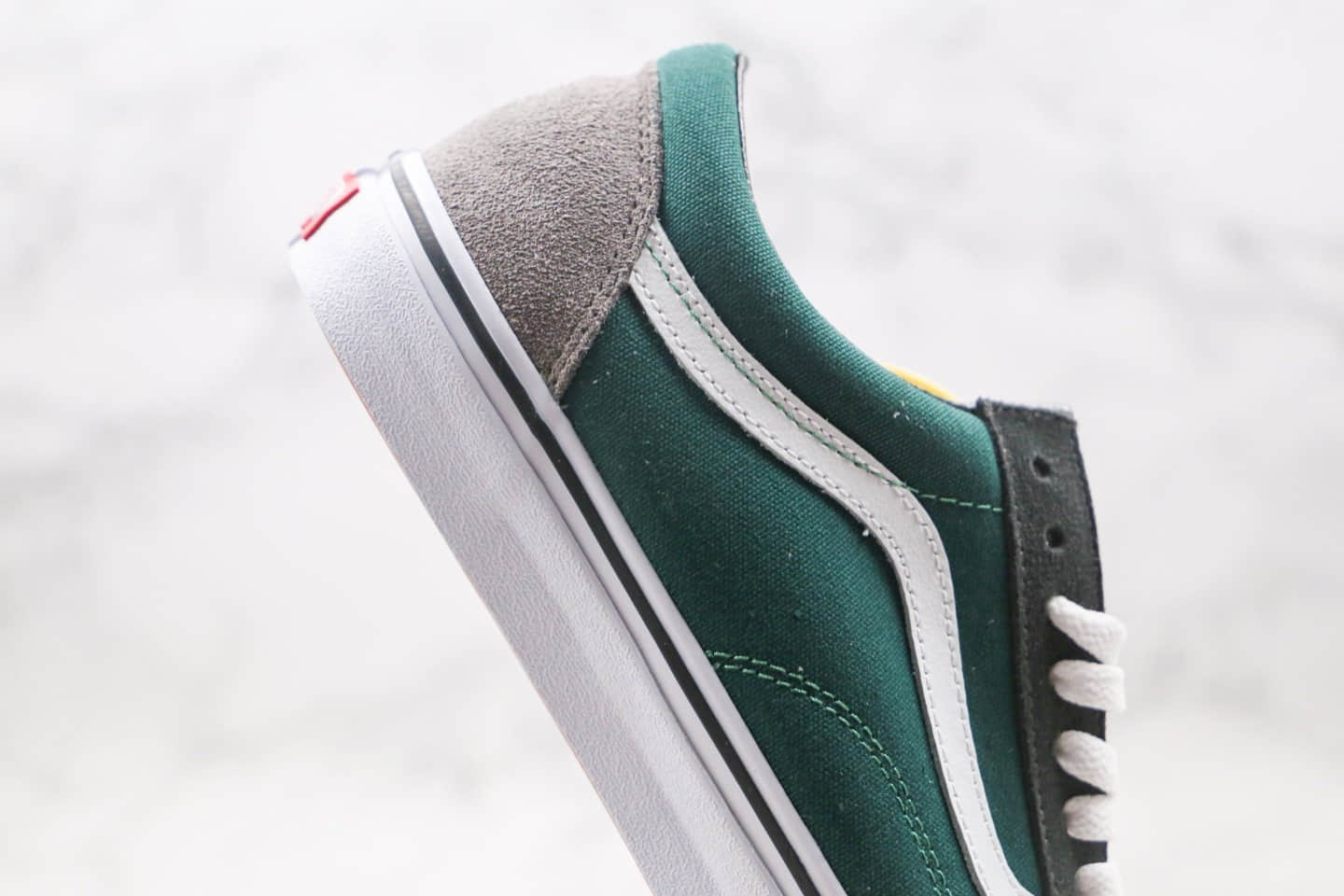 万斯Vans Old Skool纯原版本低帮白灰绿色鸳鸯硫化麂皮板鞋原盒原标 货号:VN0A4BV51lB