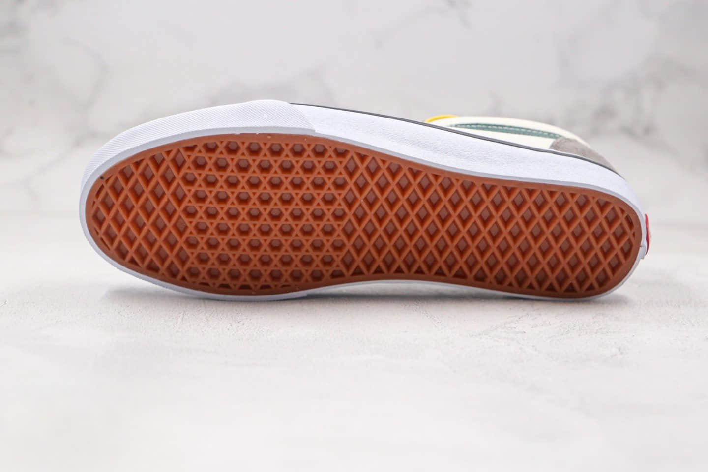 万斯Vans Old Skool纯原版本低帮白灰绿色鸳鸯硫化麂皮板鞋原盒原标 货号:VN0A4BV51lB