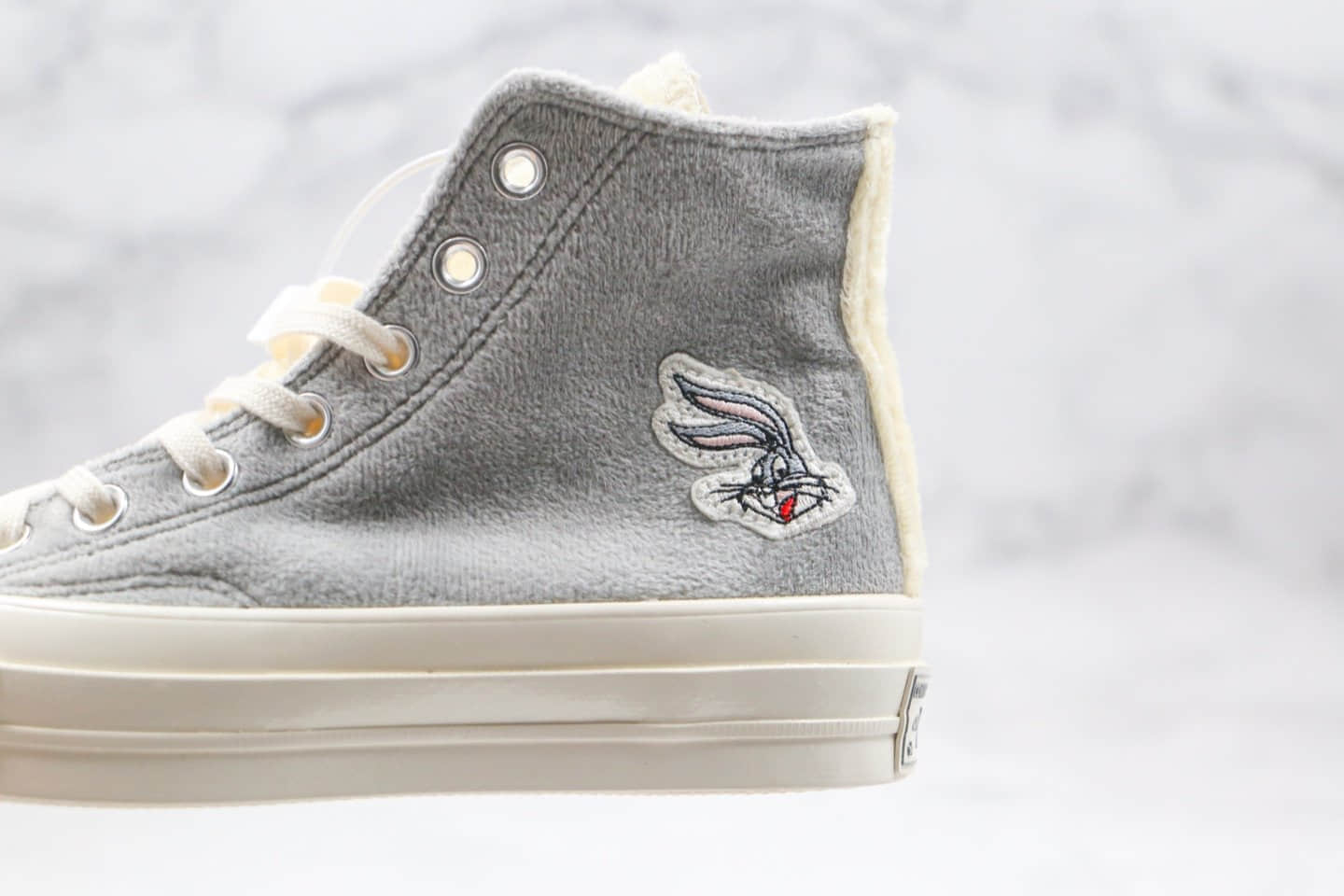 匡威Converse x Bugs Bunny兔八哥联名款纯原版本高帮灰白色毛绒硫化板鞋原楦头纸板打造 货号:169222C
