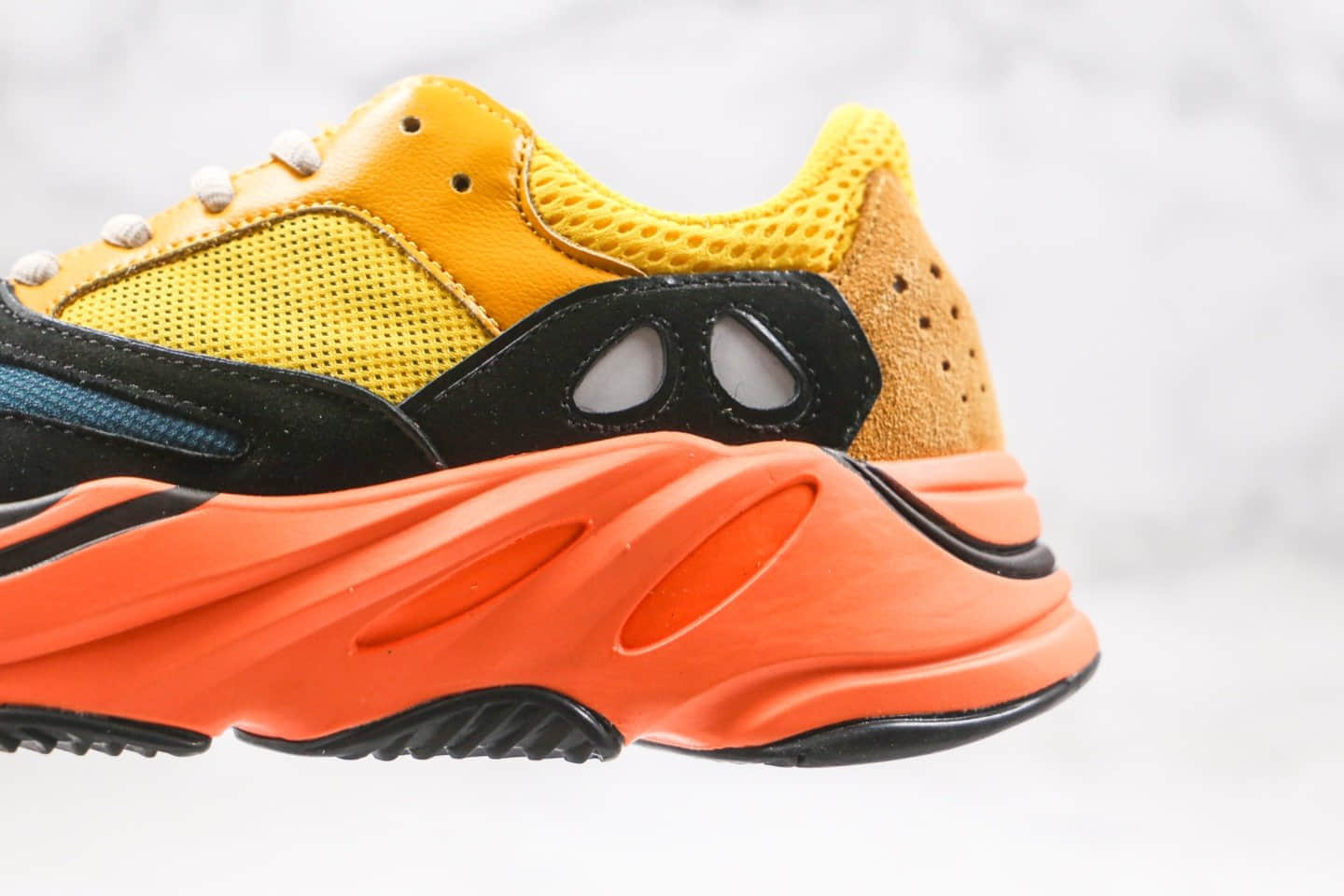 阿迪达斯Adidas YEEZY 700纯原版本复古椰子700老爹鞋黄橙色内置巴斯夫爆米花大底缓震 货号:FW2496