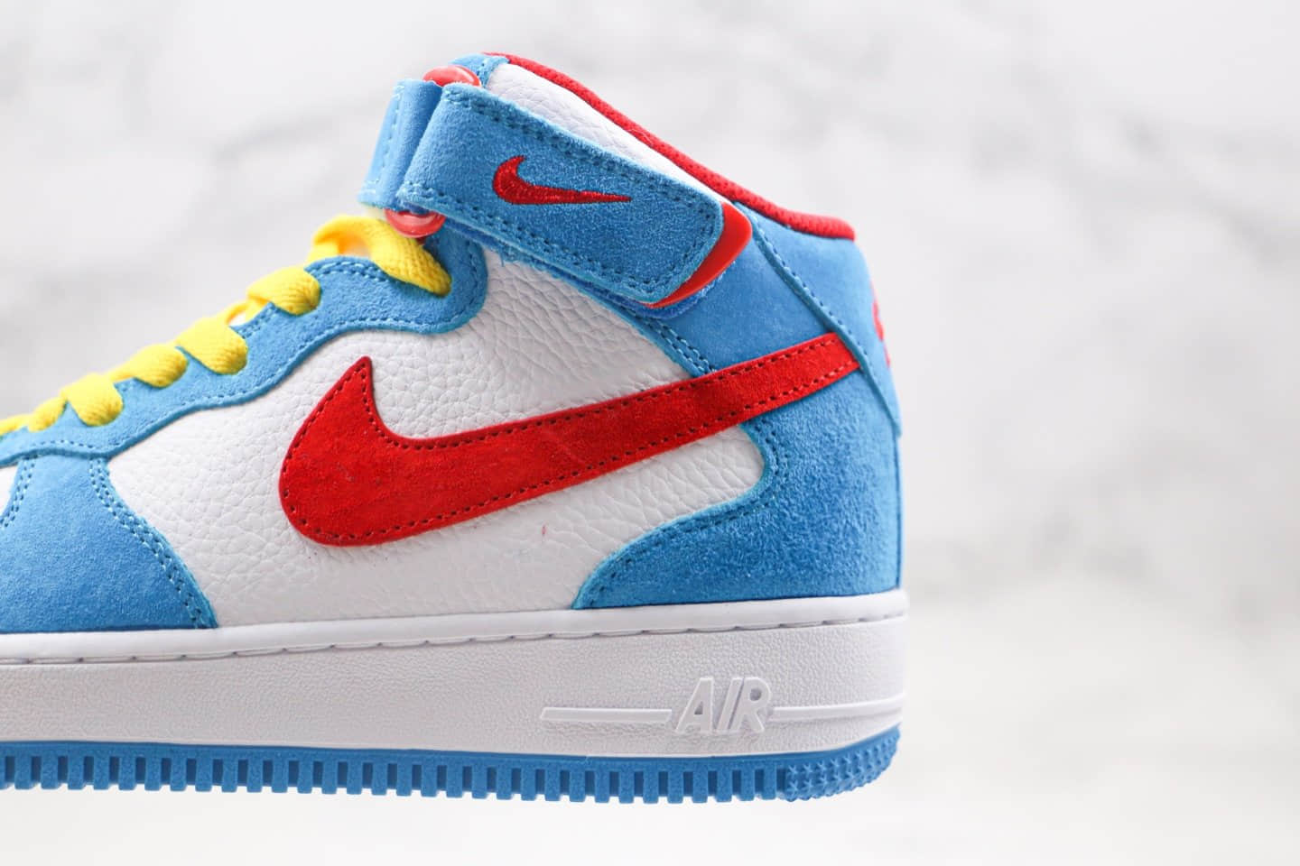 耐克Nike Air Force 1 MID纯原版本中帮空军一号哆啦A梦联名款白红蓝黄色板鞋内置气垫 货号:DK1288-600