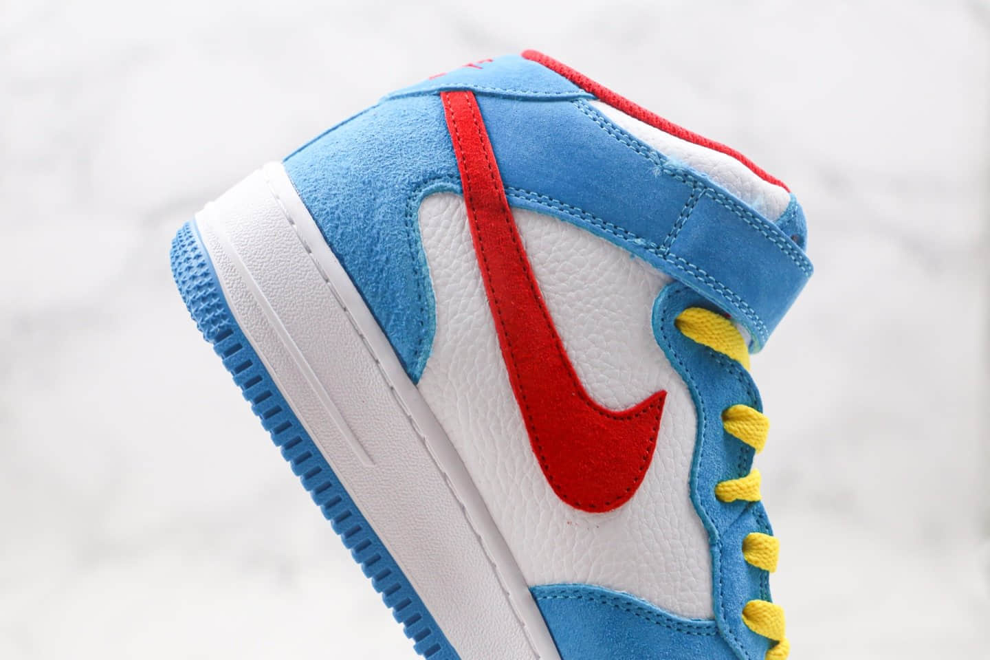 耐克Nike Air Force 1 MID纯原版本中帮空军一号哆啦A梦联名款白红蓝黄色板鞋内置气垫 货号:DK1288-600