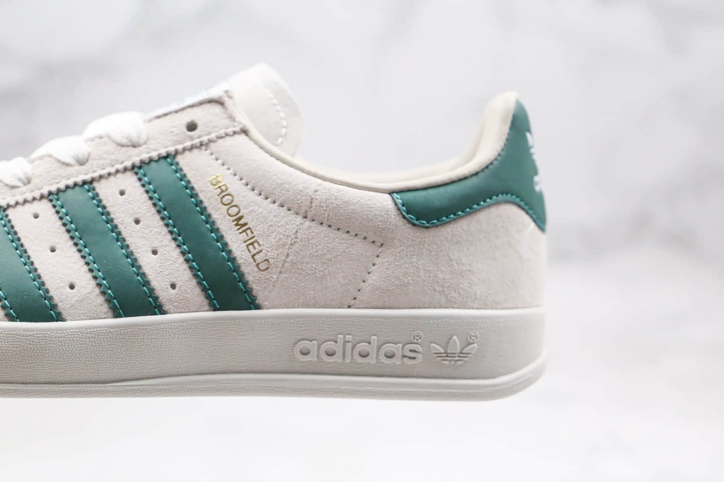 阿迪达斯Adidas BROOMFIELD公司级版本桑巴浅灰绿色板鞋原盒原标原楦头纸板打造 货号:EE5718