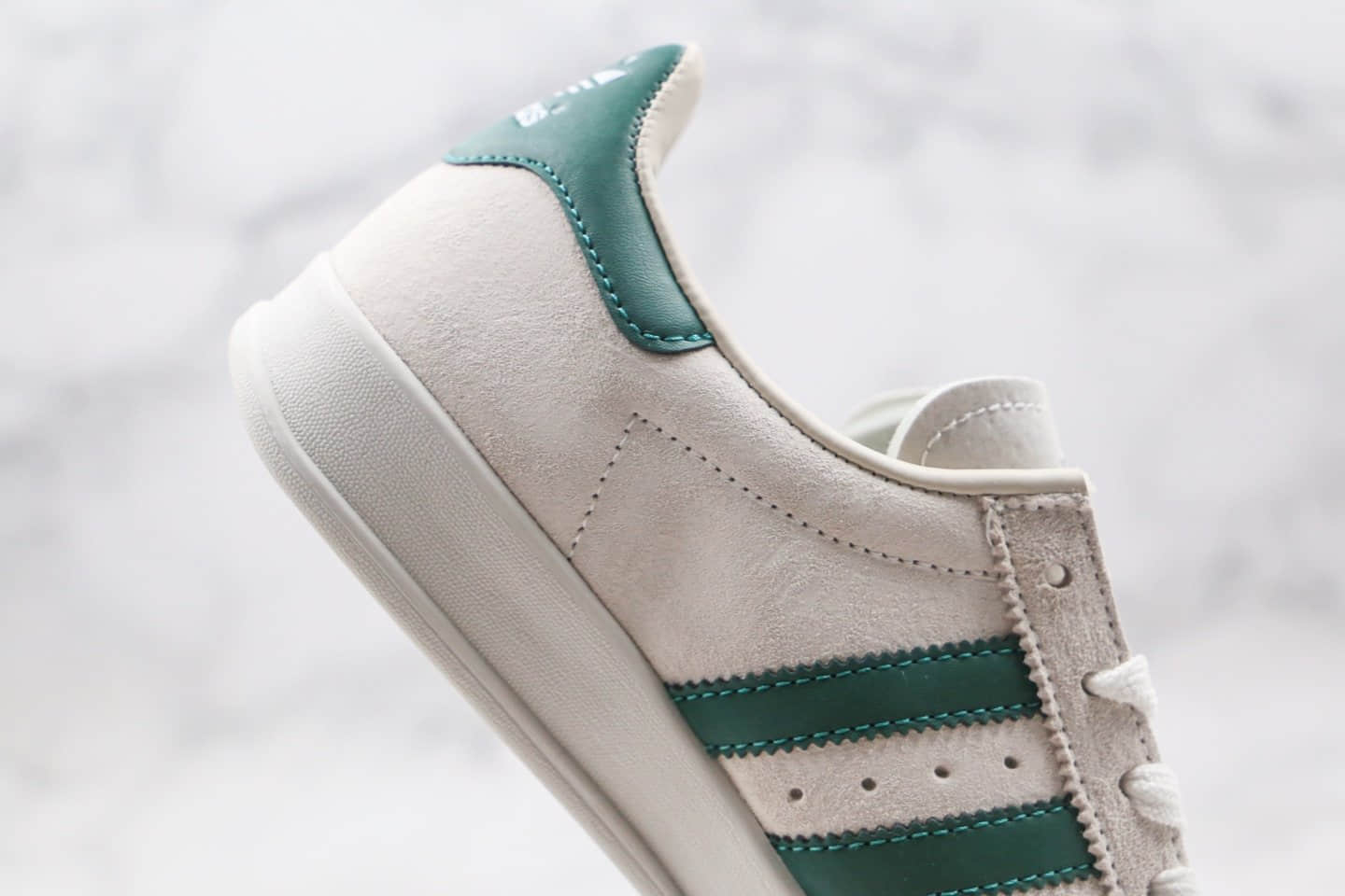 阿迪达斯Adidas BROOMFIELD公司级版本桑巴浅灰绿色板鞋原盒原标原楦头纸板打造 货号:EE5718