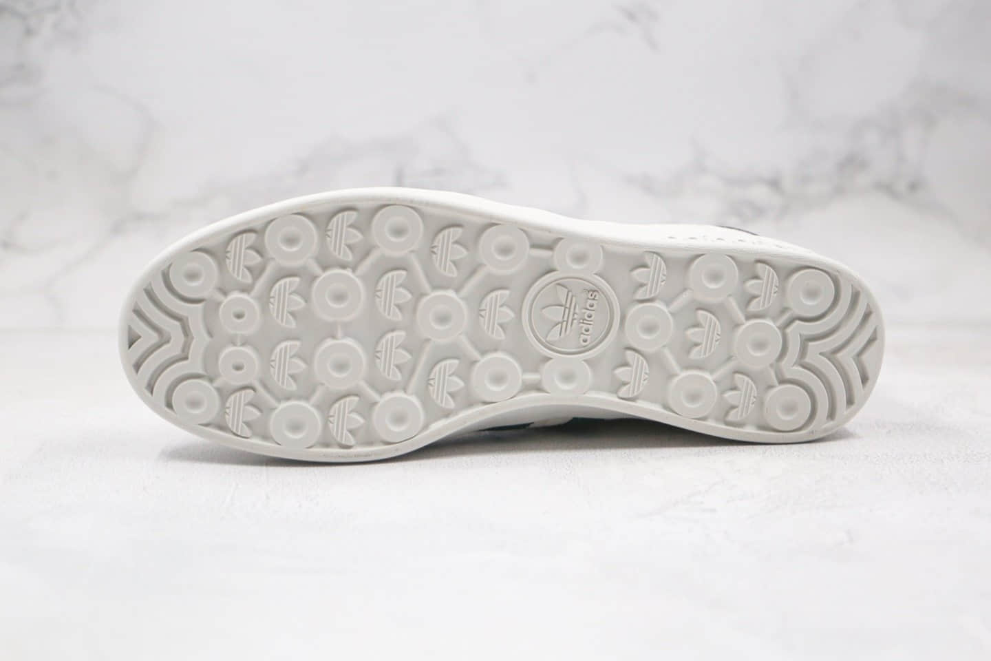 阿迪达斯Adidas BROOMFIELD公司级版本桑巴浅灰绿色板鞋原盒原标原楦头纸板打造 货号:EE5718