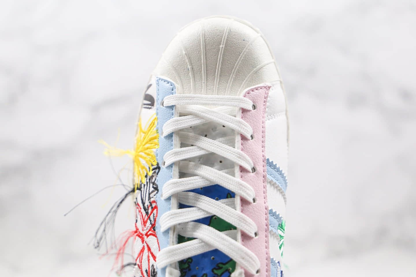 阿迪达斯adidas Originals x Sean Wotherspoon联名款纯原版本三叶草贝壳头刺绣毛边五彩花朵流苏板鞋原鞋开模 货号：FZ4724