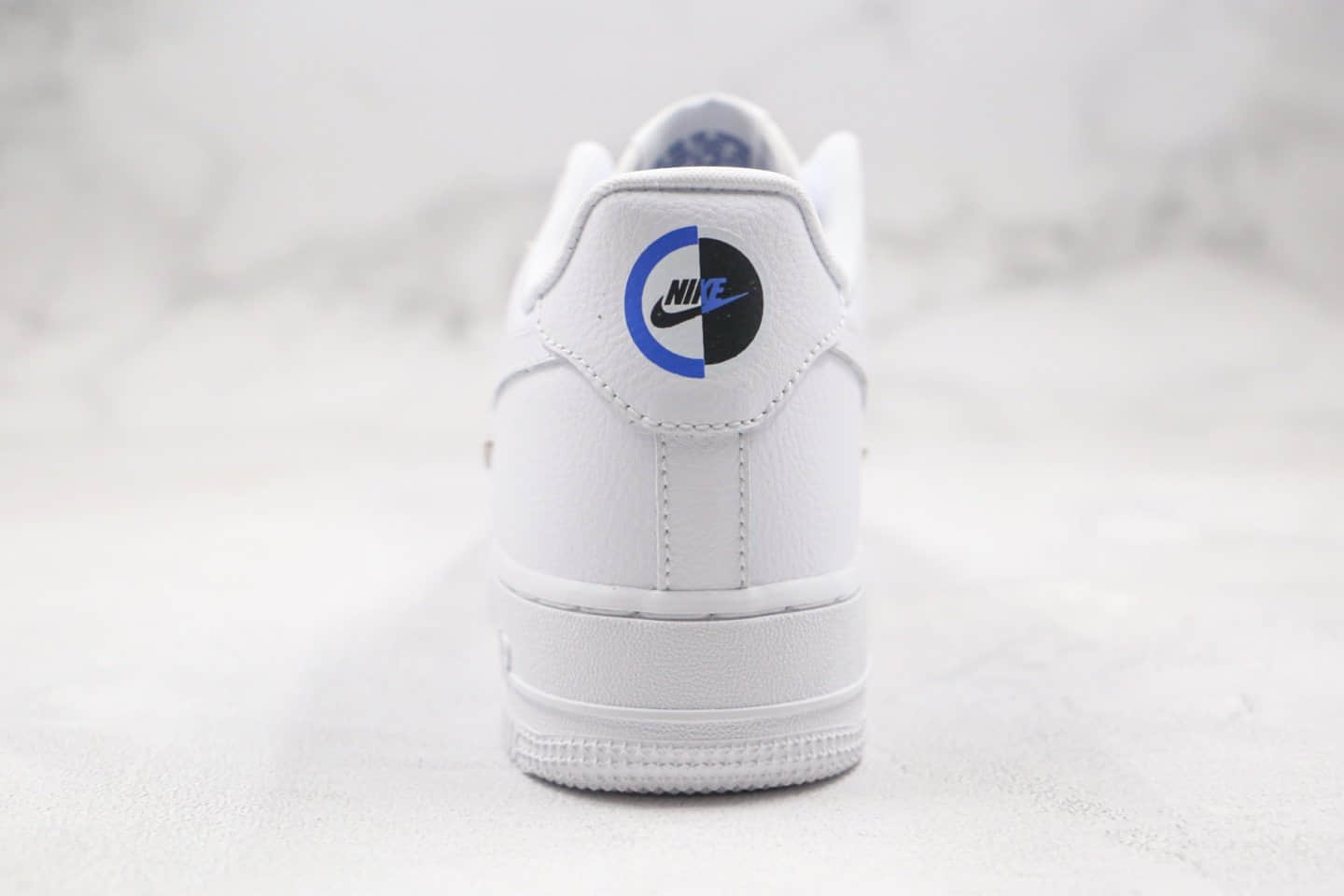 耐克Nike Wmns Air Force 1' 07 LX Chrome Swooshes White纯原版本低帮空军一号白蓝色小银四钩板鞋原楦头纸板打造 货号:CT1990-100
