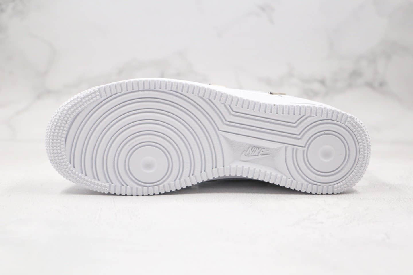 耐克Nike Wmns Air Force 1' 07 LX Chrome Swooshes White纯原版本低帮空军一号白蓝色小银四钩板鞋原楦头纸板打造 货号:CT1990-100