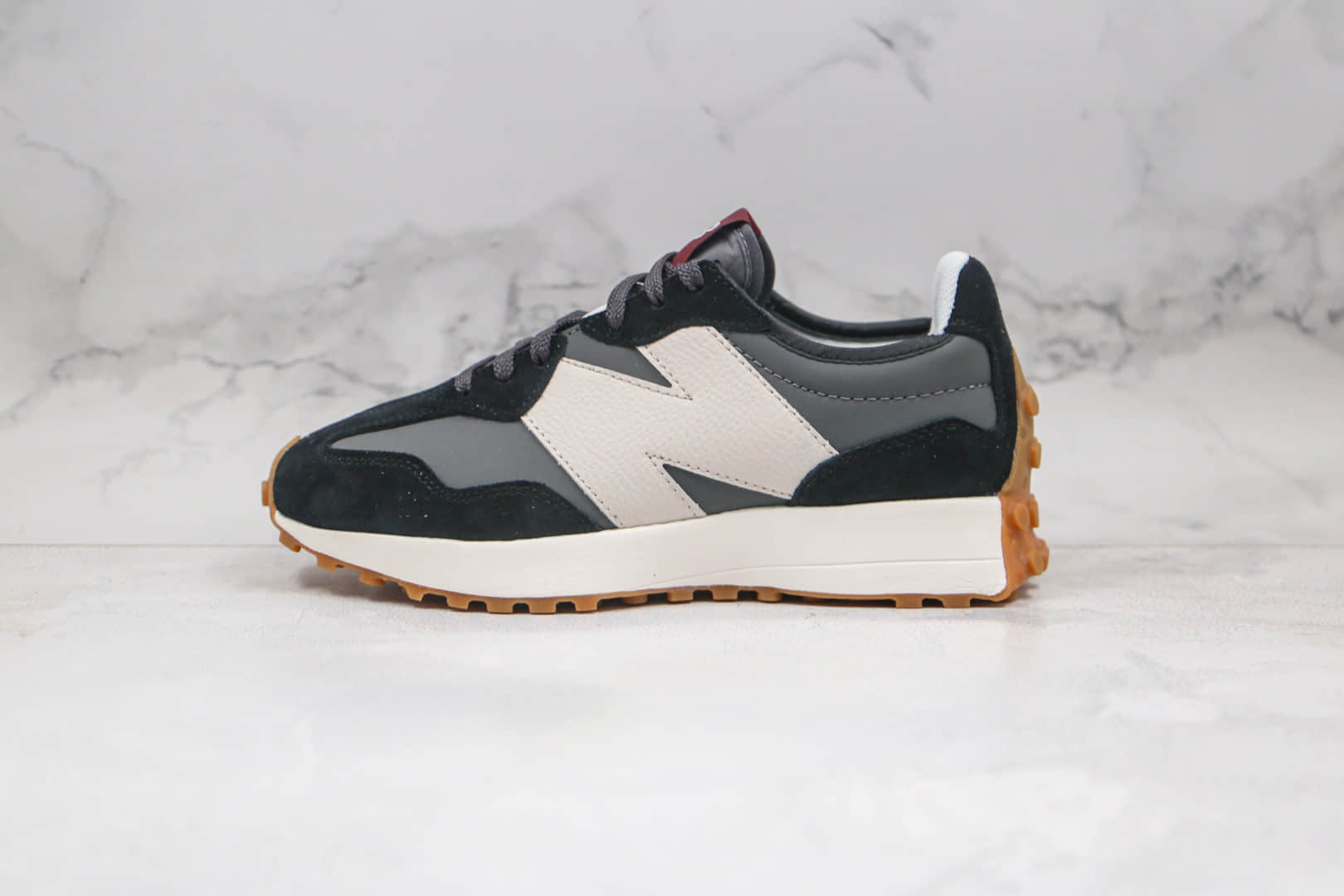新百伦New Balance 327纯原版本复古慢跑鞋NB327皮面白黑色原盒原标原楦头纸板打造 货号:WS327KC