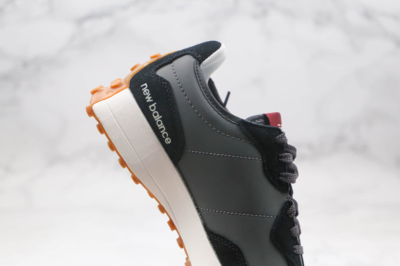 新百伦New Balance 327纯原版本复古慢跑鞋NB327皮面白黑色原盒原标原楦头纸板打造 货号:WS327KC