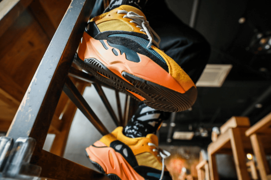 全新Yeezy 700太阳配色最新实物释出!1月23日发售!