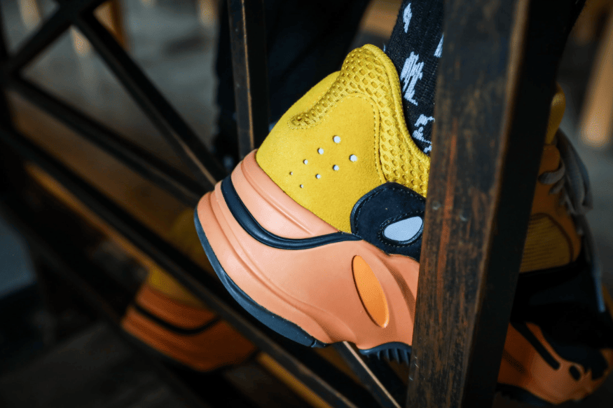 全新Yeezy 700太阳配色最新实物释出!1月23日发售!
