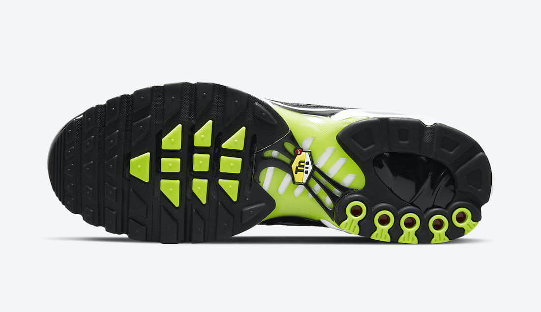 Nike Air Max Plus新配色曝光!侧身涂鸦+银边Swoosh有点酷! 货号:DJ6876-001