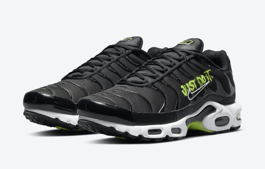 Nike Air Max Plus新配色曝光!侧身涂鸦+银边Swoosh有点酷! 货号:DJ6876-001