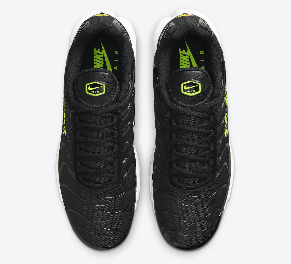 Nike Air Max Plus新配色曝光!侧身涂鸦+银边Swoosh有点酷! 货号:DJ6876-001