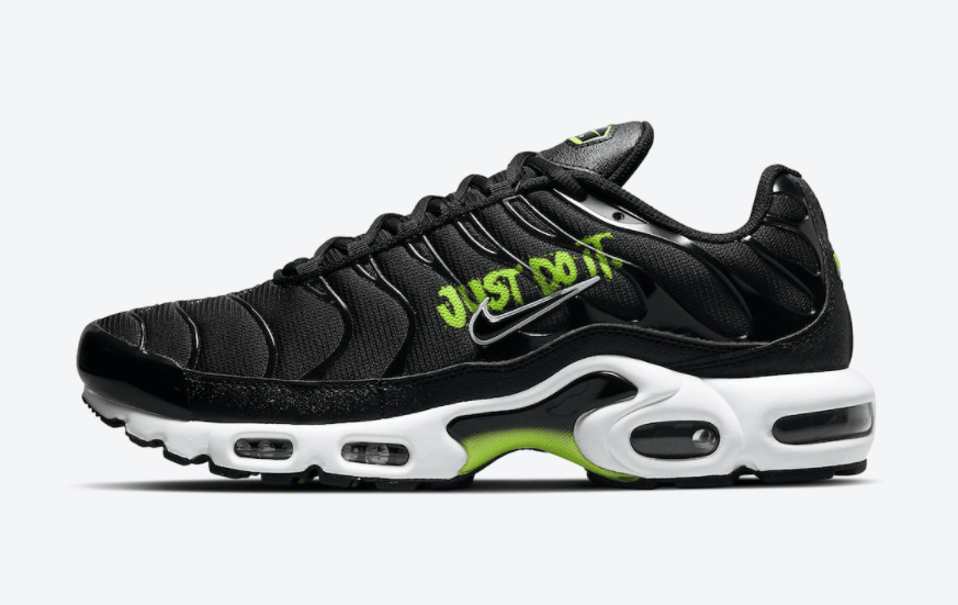 Nike Air Max Plus新配色曝光!侧身涂鸦+银边Swoosh有点酷! 货号:DJ6876-001