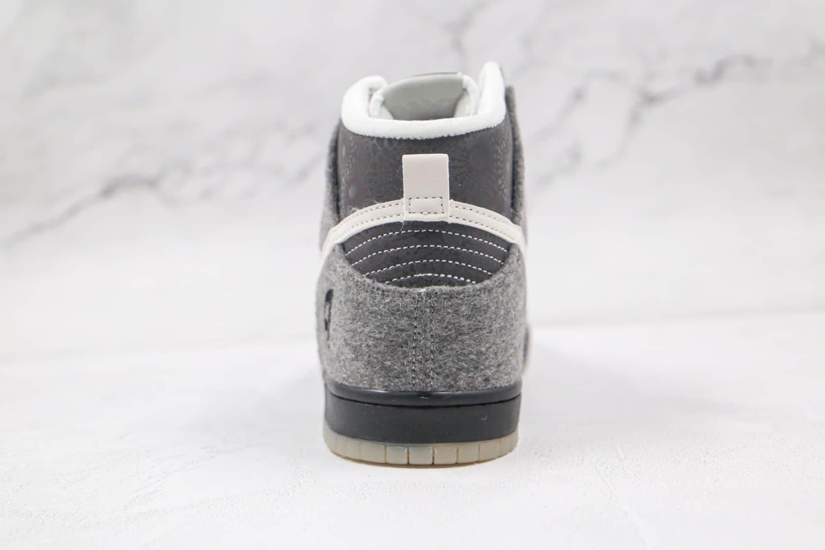 耐克Nike DUNK HIGH SB PREMIER SE Petoskey纯原版本高帮SB DUNK雪花灰黑羊毛板鞋原楦头纸板打造 货号：645986-010