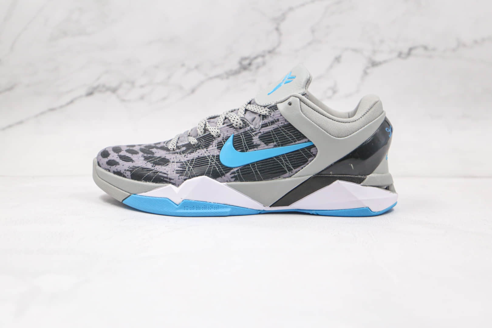 耐克Nike Kobe 7“Grey Cheetah”公司级版本科比7灰豹限定版篮球鞋原版一致配置 货号：488370-002