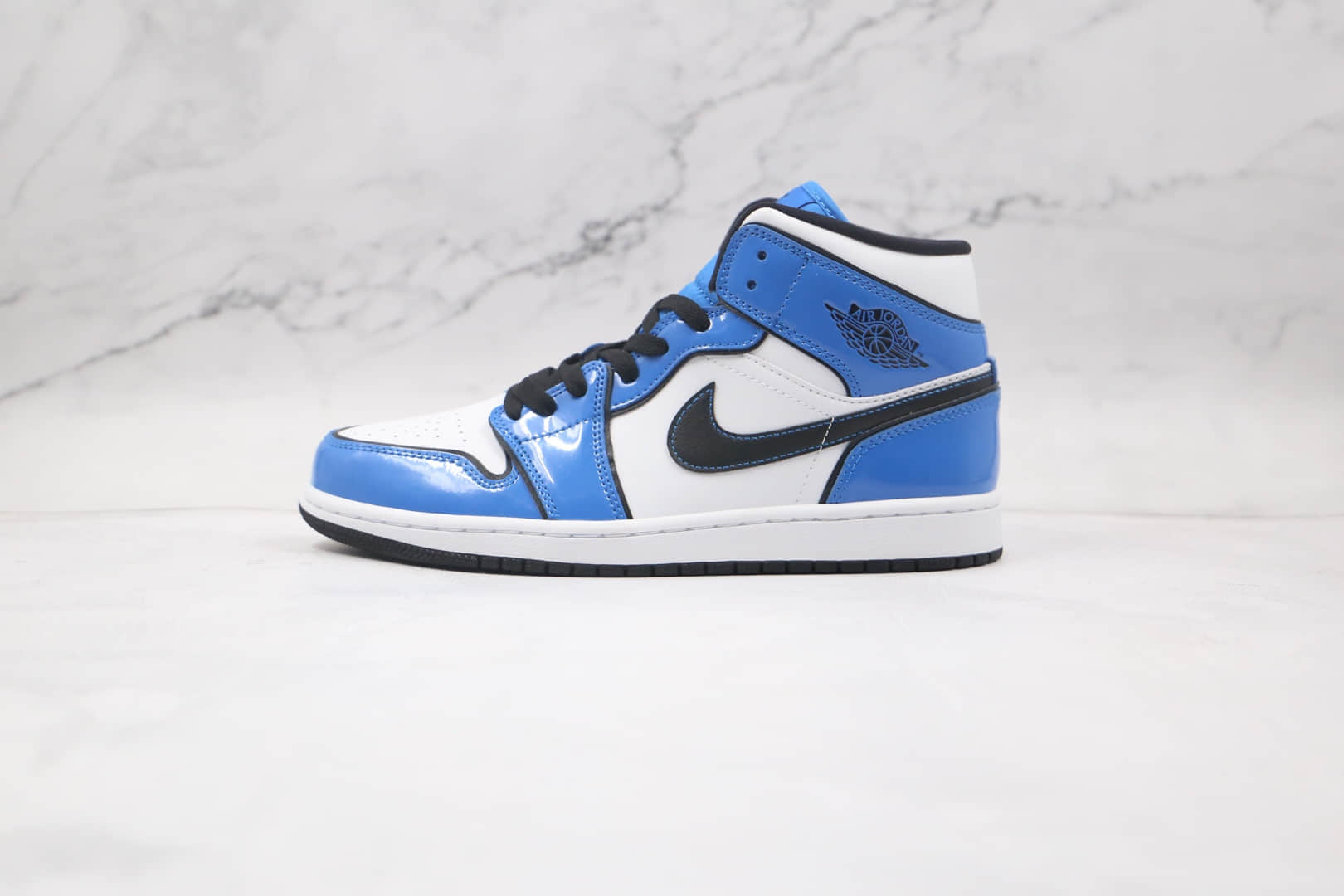 乔丹Air Jordan 1 Mid Signal Blue纯原版本中帮AJ1二次元描边白蓝小闪电原楦头纸板打造 货号:DD6834-402
