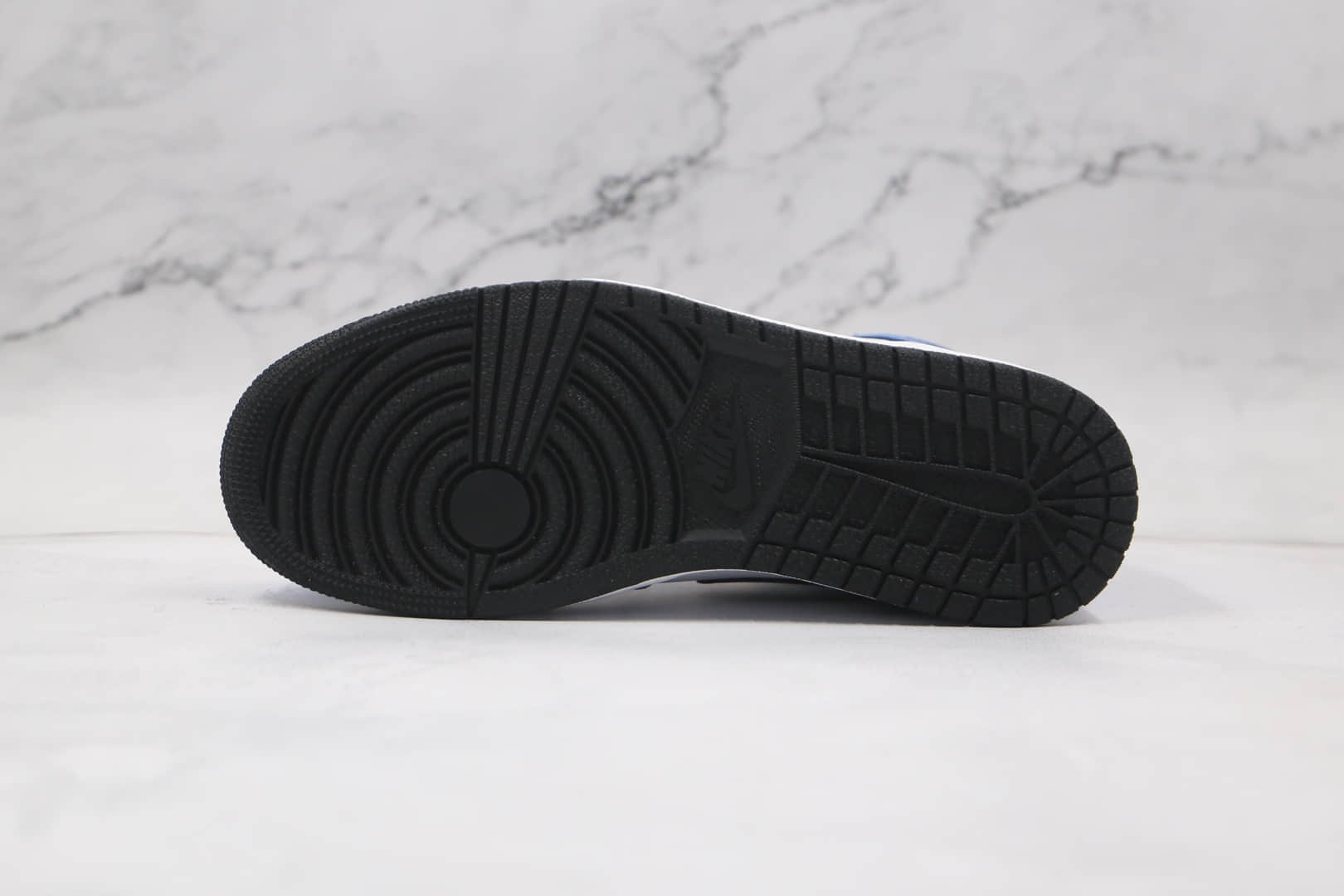 乔丹Air Jordan 1 Mid Signal Blue纯原版本中帮AJ1二次元描边白蓝小闪电原楦头纸板打造 货号:DD6834-402