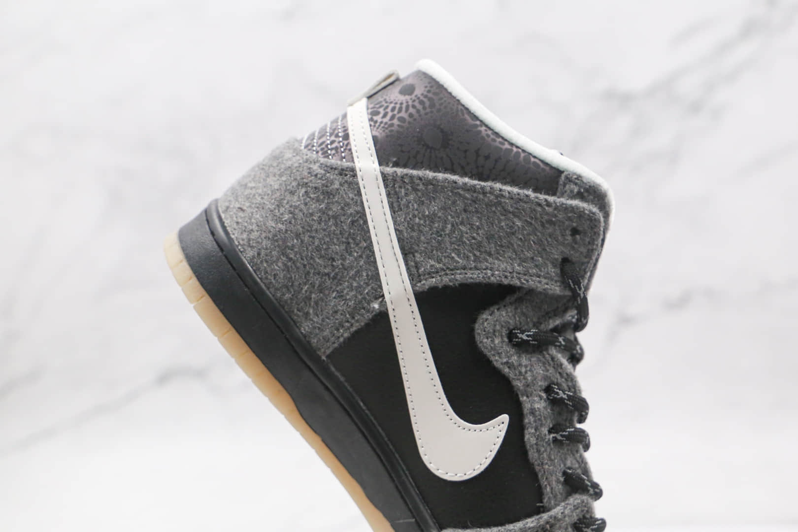 耐克Nike DUNK HIGH SB PREMIER SE Petoskey纯原版本高帮SB DUNK雪花灰黑羊毛板鞋原楦头纸板打造 货号：645986-010