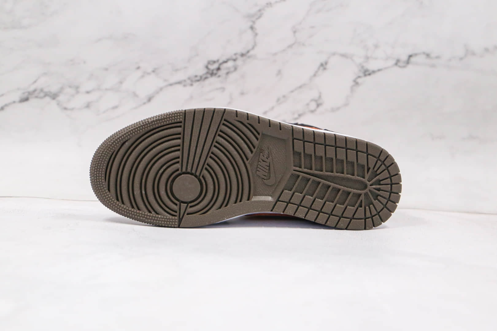 乔丹Air Jordan 1 Mid纯原版本中帮AJ1蜜桃摩卡色篮球鞋正确后跟定型 货号:DH0210-100