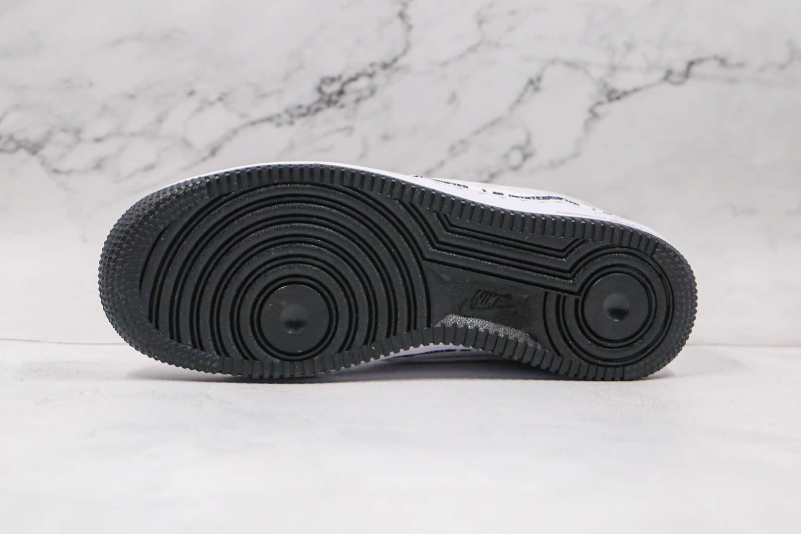 耐克Nike Air Forece 1 x Uninterrupted MORE THAN联名款纯原版本低帮空军一号白黑签名涂鸦板鞋原盒配件齐全 货号:352267-801