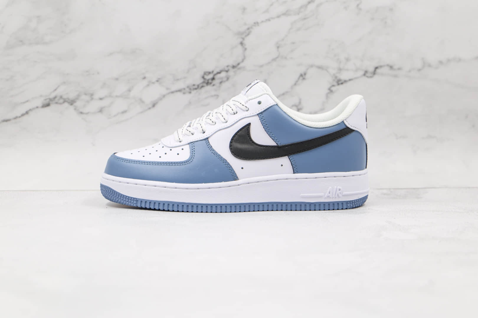 耐克Nike Air Force 1 07 Low纯原版本低帮空军一号天晴蓝黑勾板鞋内置气垫 货号：CQ5059-109