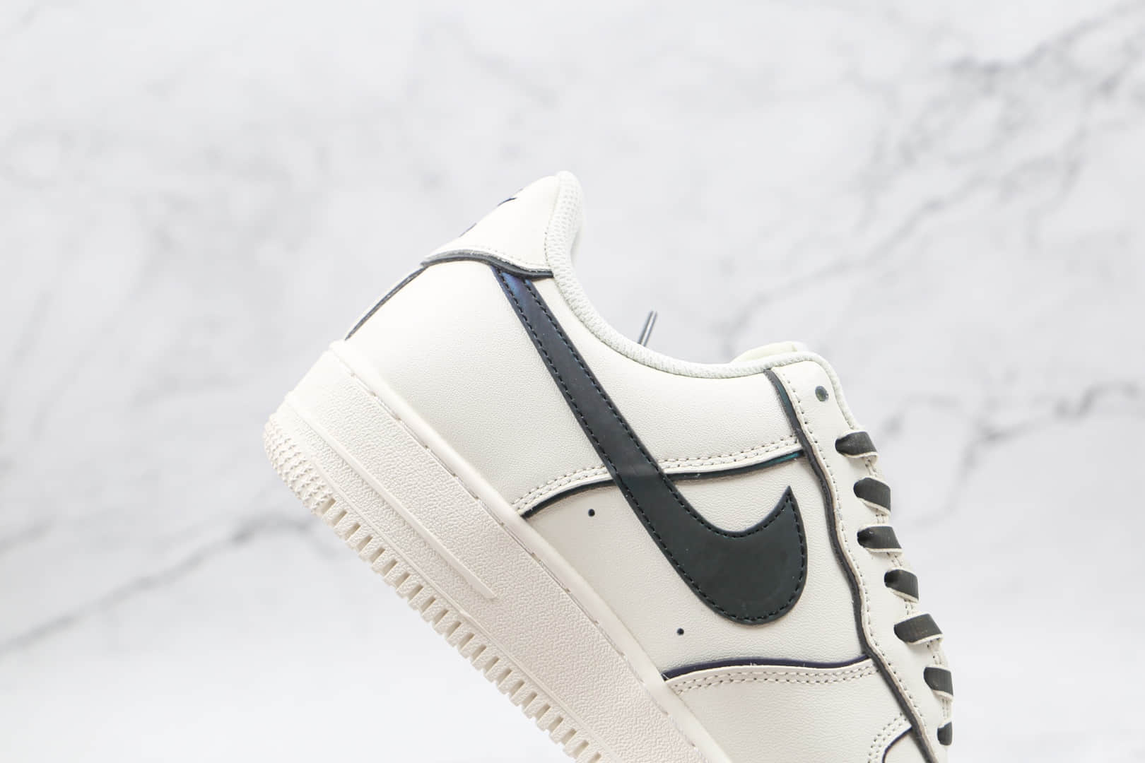 耐克Nike Air Force 1 '07纯原版本低帮空军一号镭射白紫3M反光板鞋内置气垫 货号：BQ0086-365