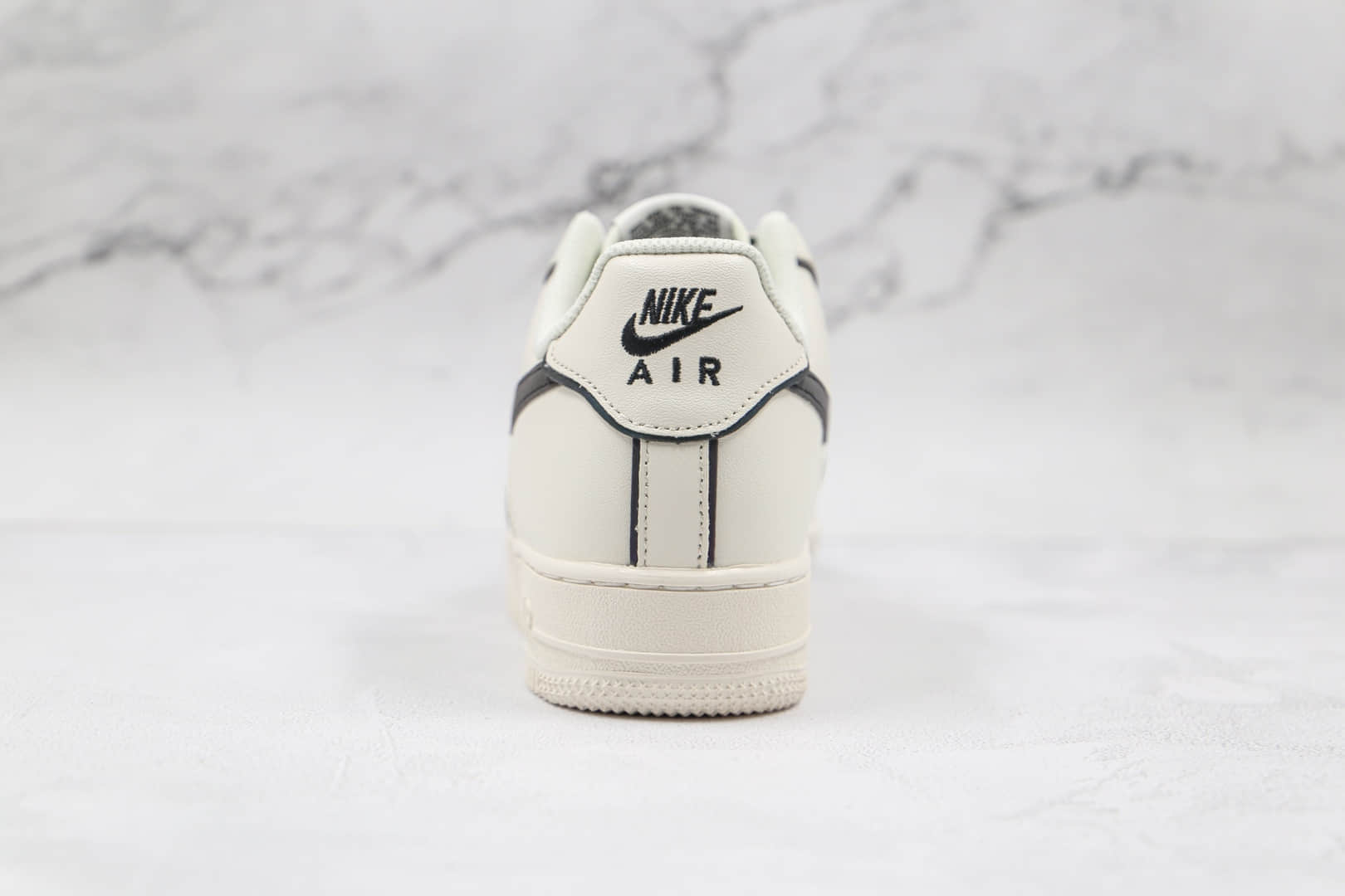 耐克Nike Air Force 1 '07纯原版本低帮空军一号镭射白紫3M反光板鞋内置气垫 货号：BQ0086-365