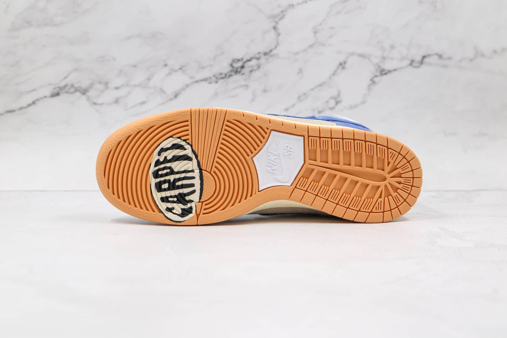 耐克Nike SB Dunk High x Carpet Company联名款纯原版本高帮SB DUNK白蓝地毯刮刮乐板鞋原楦头纸板打造 货号：CV1677-100