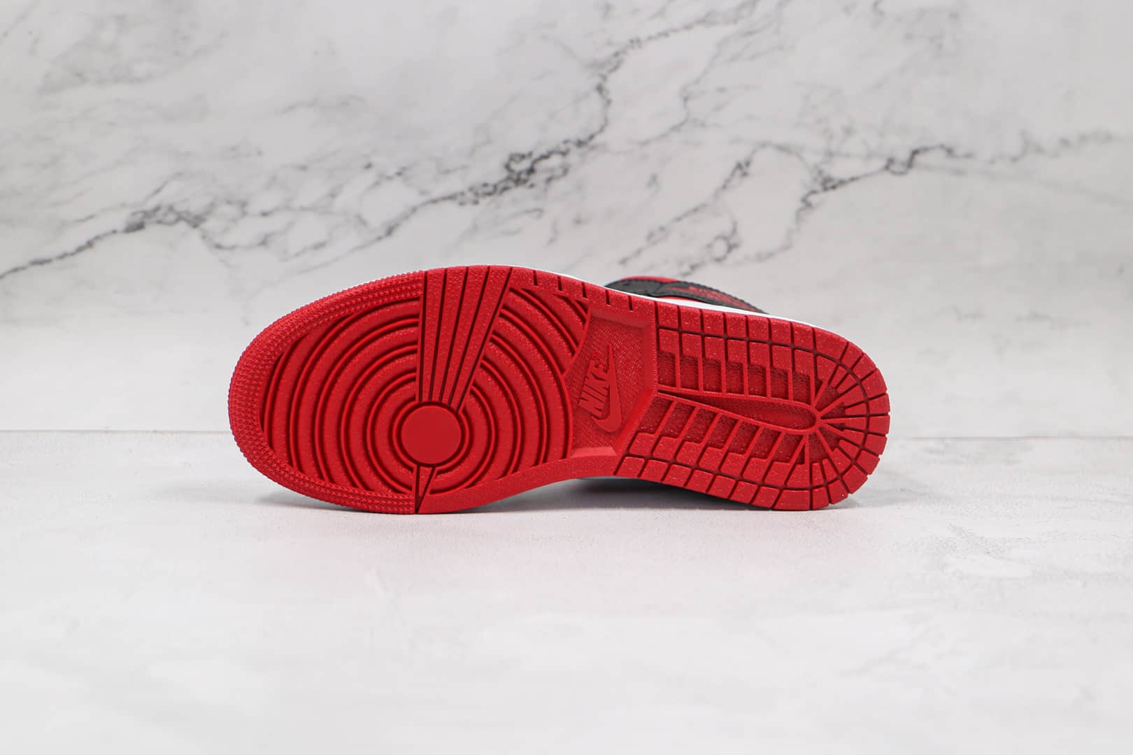 乔丹Air Jordan 1 Mid SE纯原版本中帮AJ1黑白红色板鞋原档案数据开发 货号：554724-122