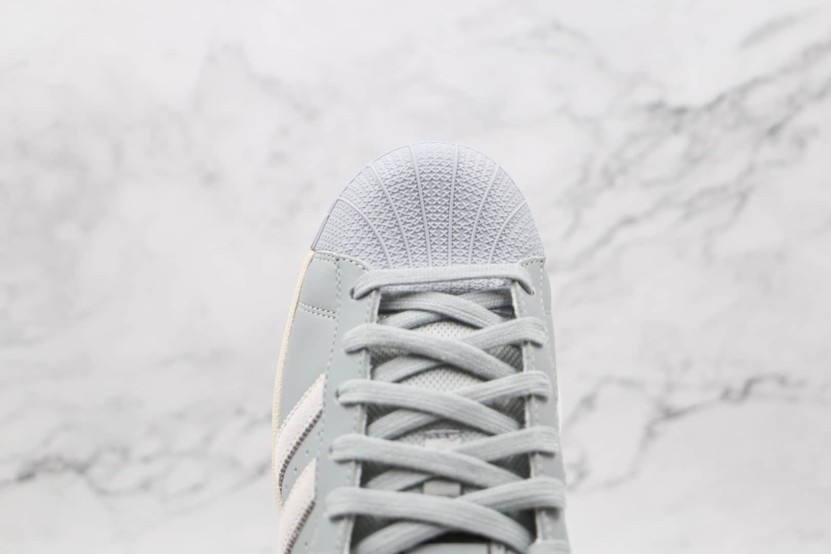 阿迪达斯Adidas Originals Superstars White Red Laceless纯原版本三叶草贝壳头灰白色板鞋原盒原标 货号:EG4963